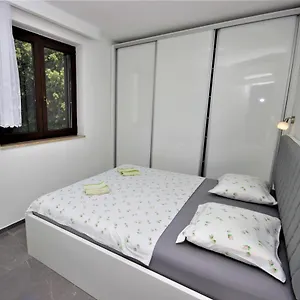  Apartment Smitran